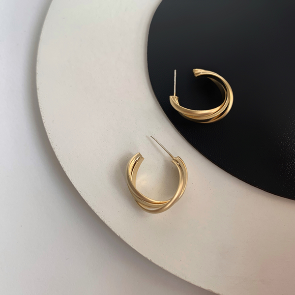 triple hoop matte gold pierce p154 – uluu - jewelry