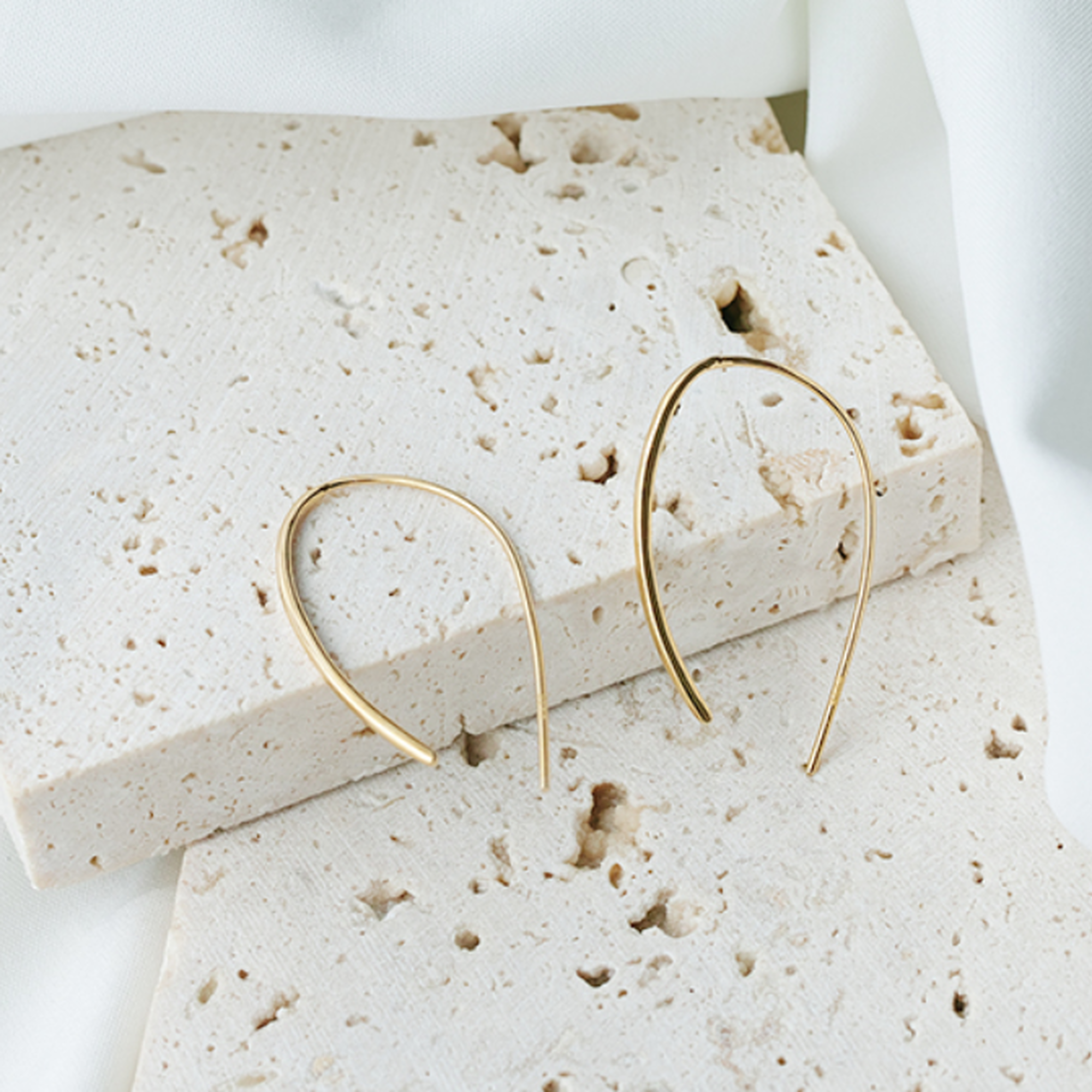 ゴールド フックタイプピアス 刻印あり5g 遺品整理品 077437CGFE 14KGF製ピアスフック 17.5×8.0mm線径0.5mm 2ペア